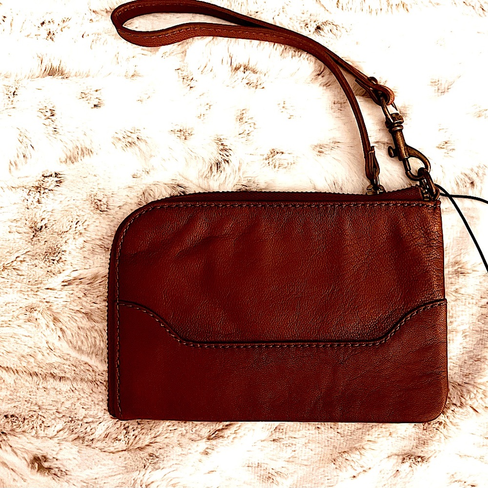 NWT FRYE Zip Around Melissa Wristlet. Top Grain Cognac Frye leather. 4”x7”